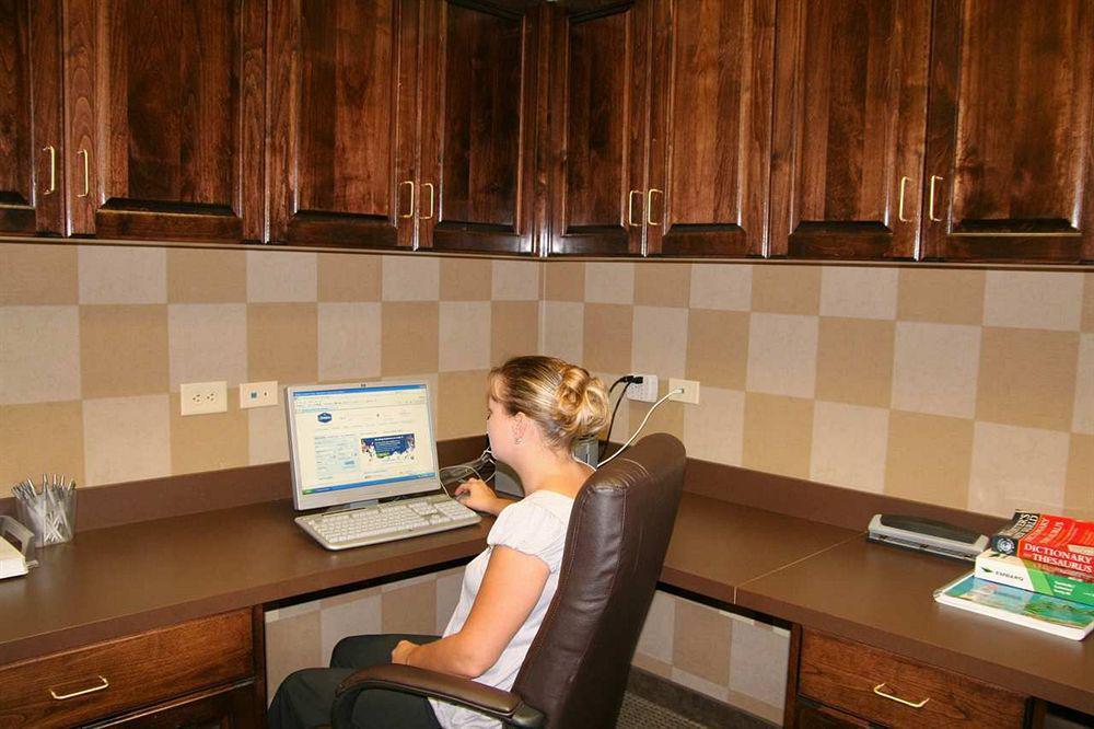 Hampton Spring Fayetteville Hotel 3*