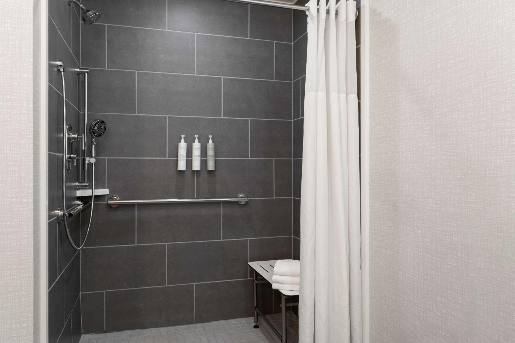 Hotel Hampton Spring Fayetteville 3*