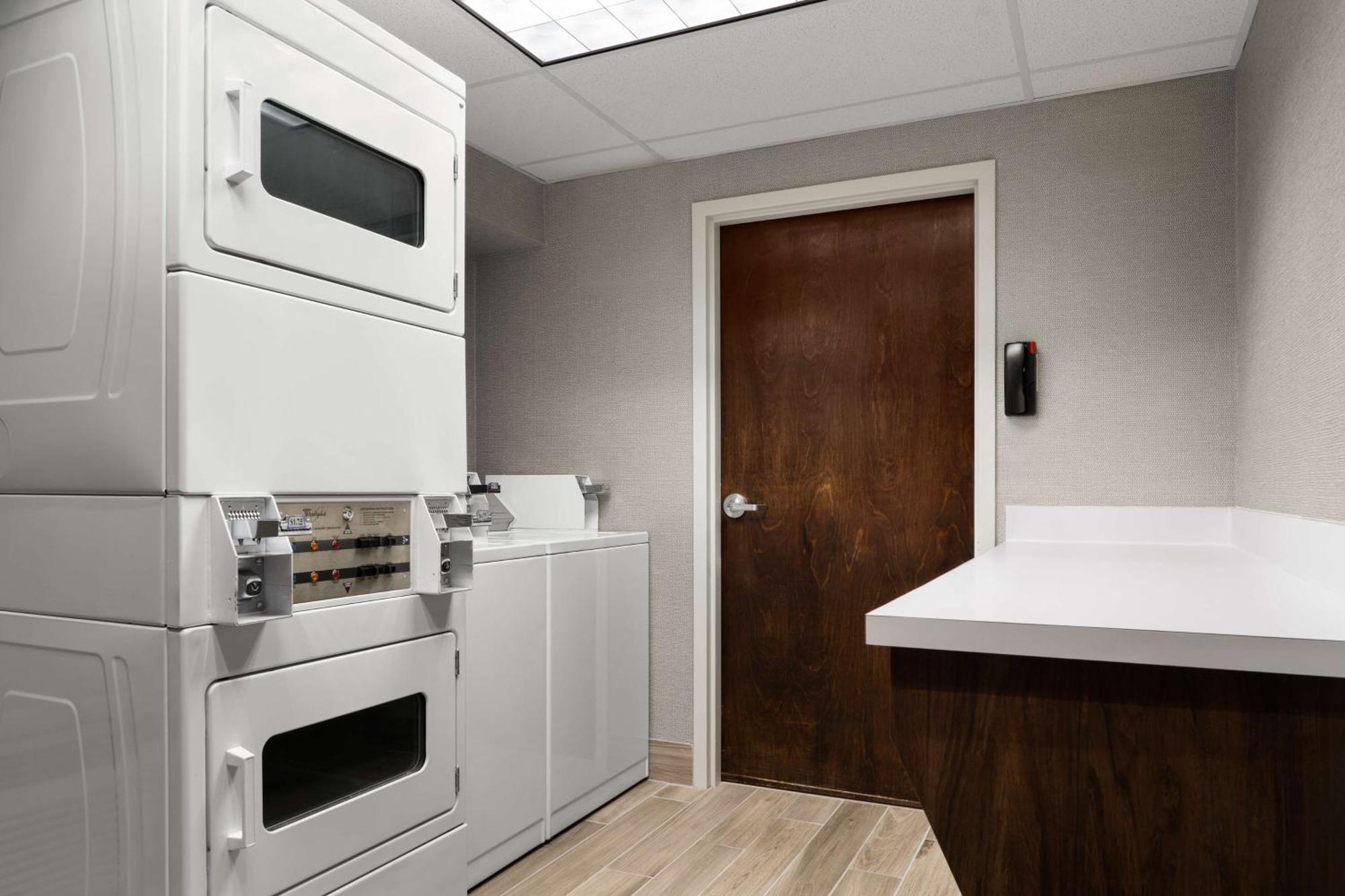 Hampton Spring Fayetteville Hotel 3*
