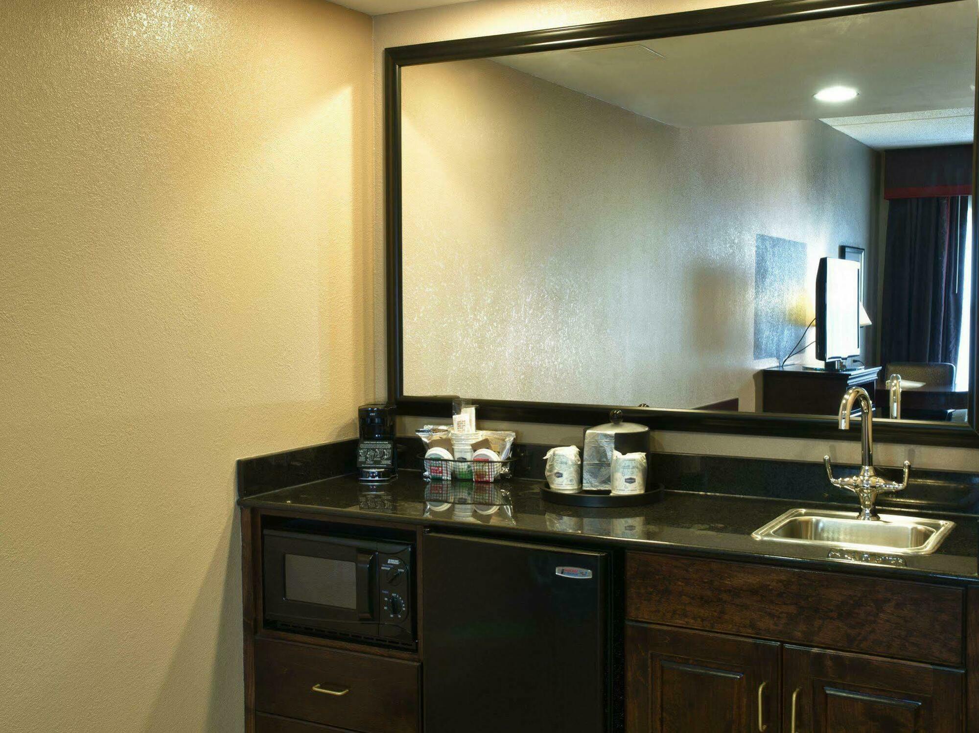 Hampton Spring Fayetteville 3*